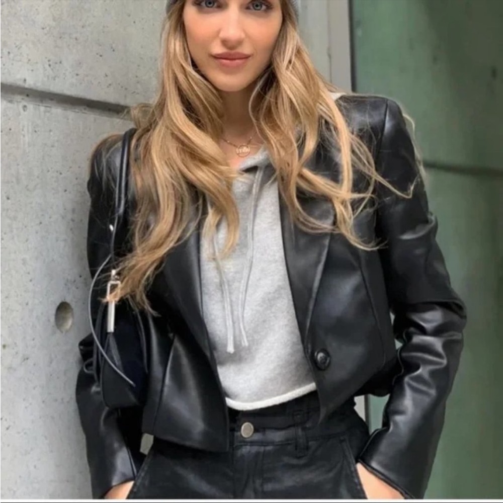 Blogger Fave Zara black faux leather one button cropped jacket - Picture 6 of 14